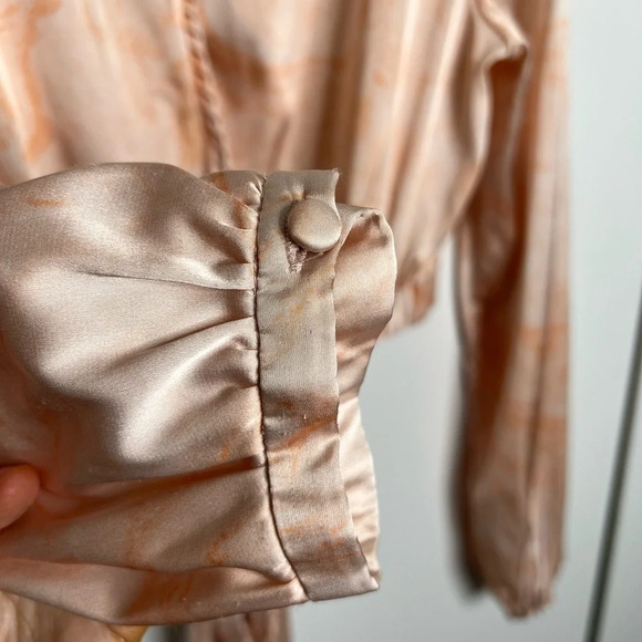 Hutch- Cropped Marble Blouse long sleeve - peach tie dye- Medium - Picture 7 of 8